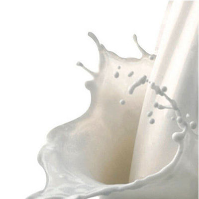 Emulsione di silicone di ciclo-tetrasiloxano e ciclo-penta-silossano per capelli lisci e setosi